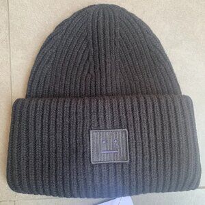 Acne Studios Ribbed Wool Beanie – Minimal Street Style, Like New